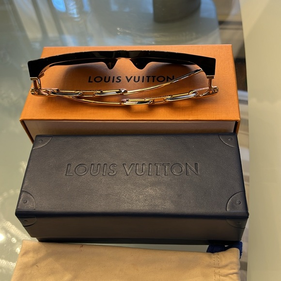 Authentic Louis Vuitton Cat-Eye edgeSunglasses from 2022 Collection by Nicolas! - Picture 11 of 16